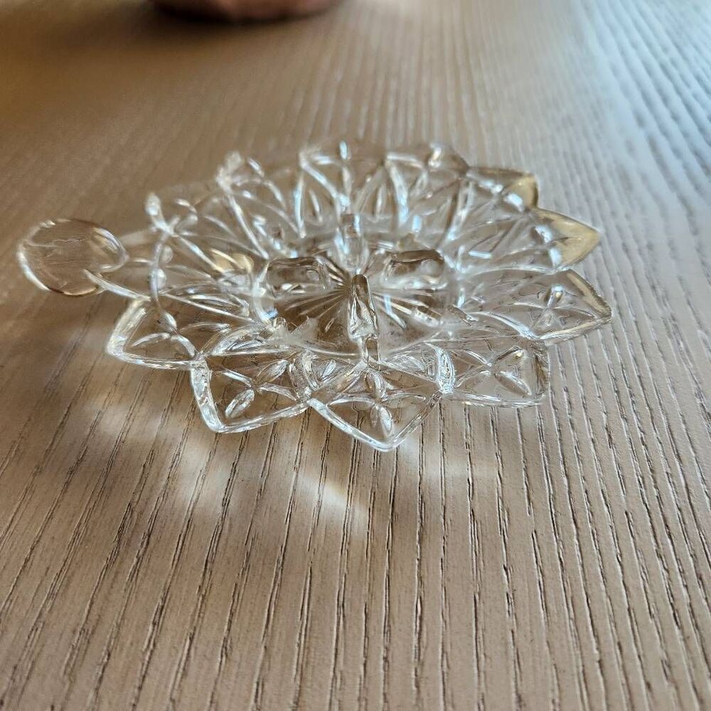 Federal clear petal class chamber maid candlestick holder vintage '60s Victorian